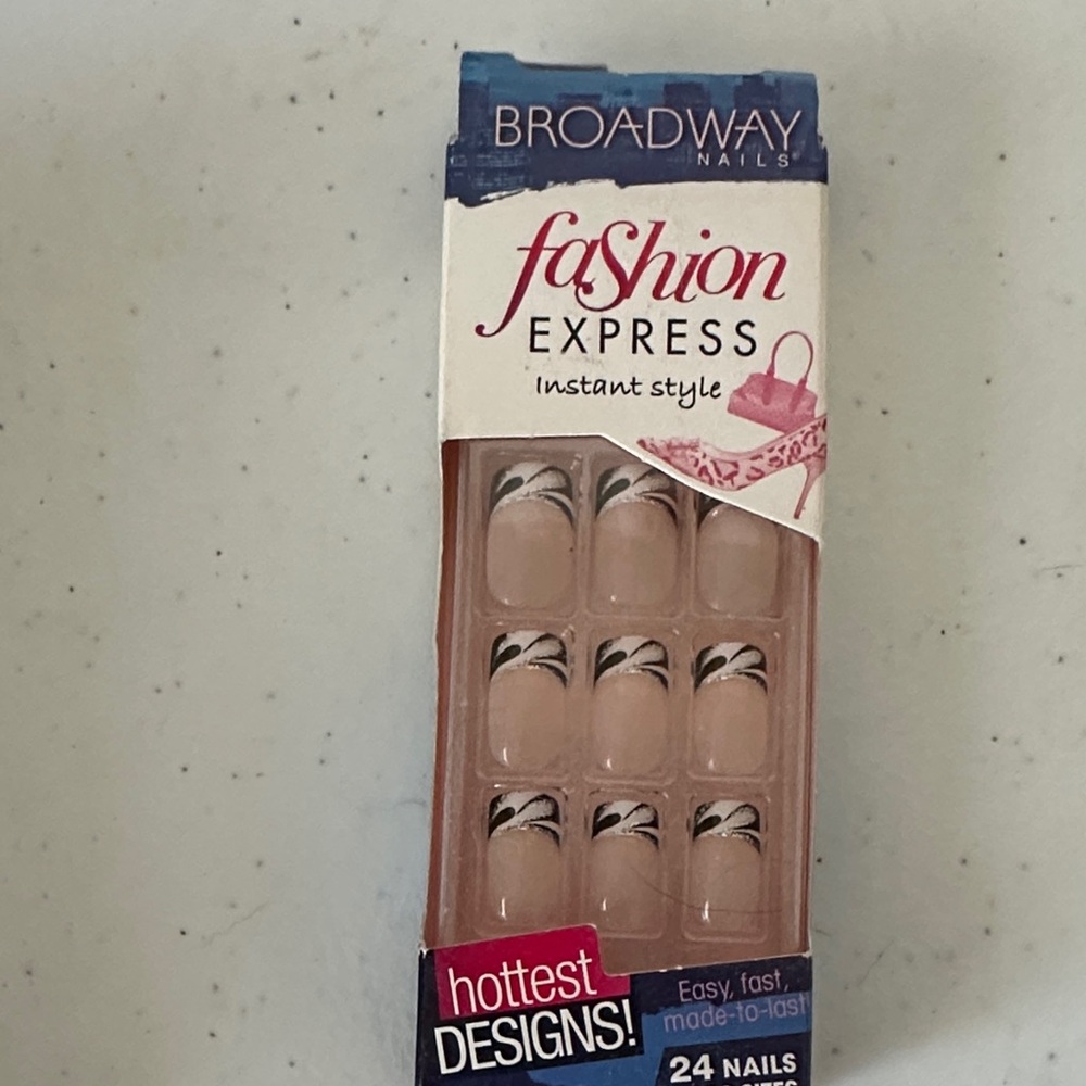 Broadway Press‑On Nails – Black White Silver – Fashion Express